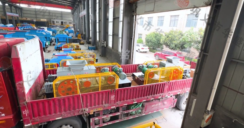 小型对辊打砂机 小型对辊打砂机机身小巧,占地少,适合场地有限的加工厂